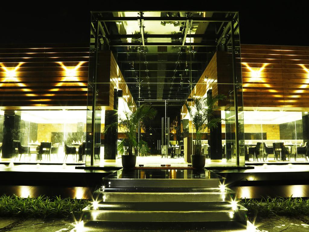 Pleasant Days Resort Chembarambakkam Lake Exterior foto
