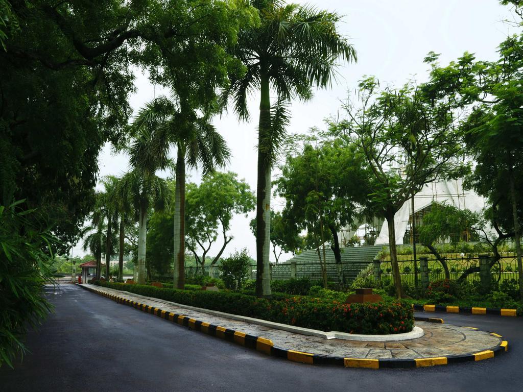 Pleasant Days Resort Chembarambakkam Lake Exterior foto